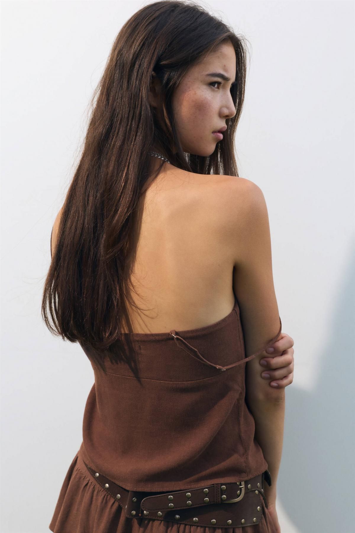 풀앤베어 브라운 린넨블렌드 스트랩 탑 7472/365 BROWN - 상세 이미지 4