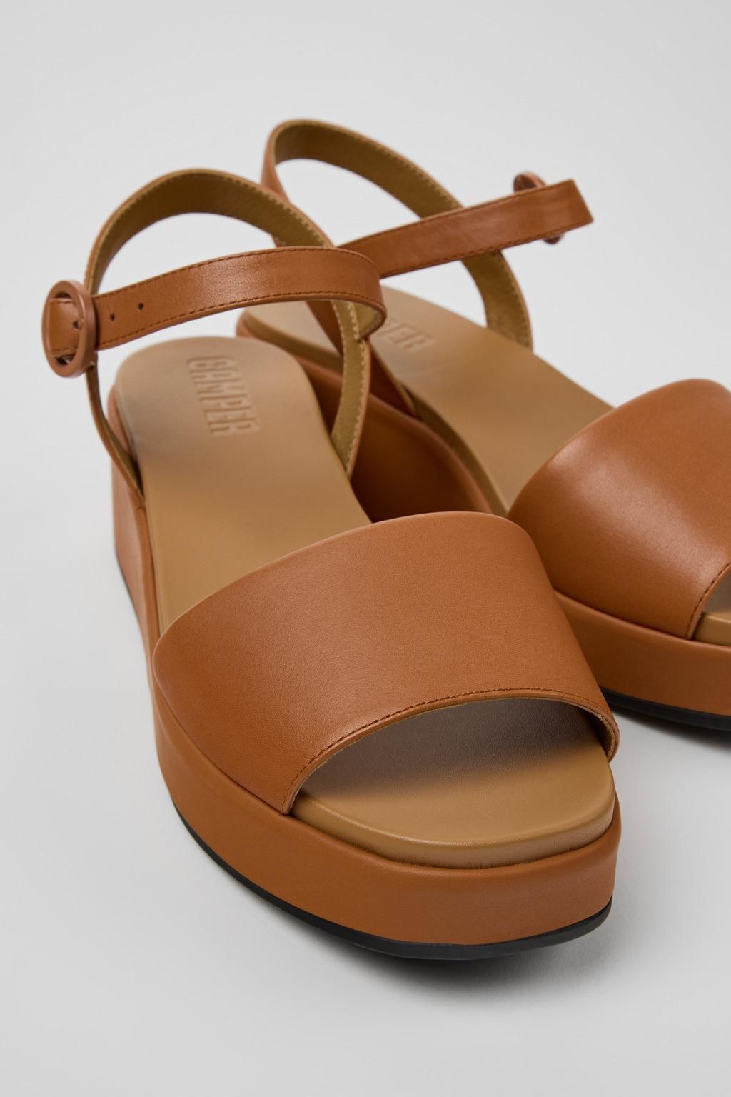 캠퍼 플랫폼 레더 스트랩샌들 Misia 브라운 K200564-026 BROWN - 상세 이미지 2