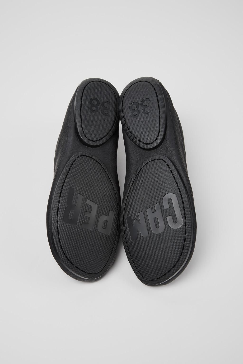 캠퍼 베이직 블랙 카프스킨 앵클부츠 Right Nina K400805-003 BLACK - 상세 이미지 5