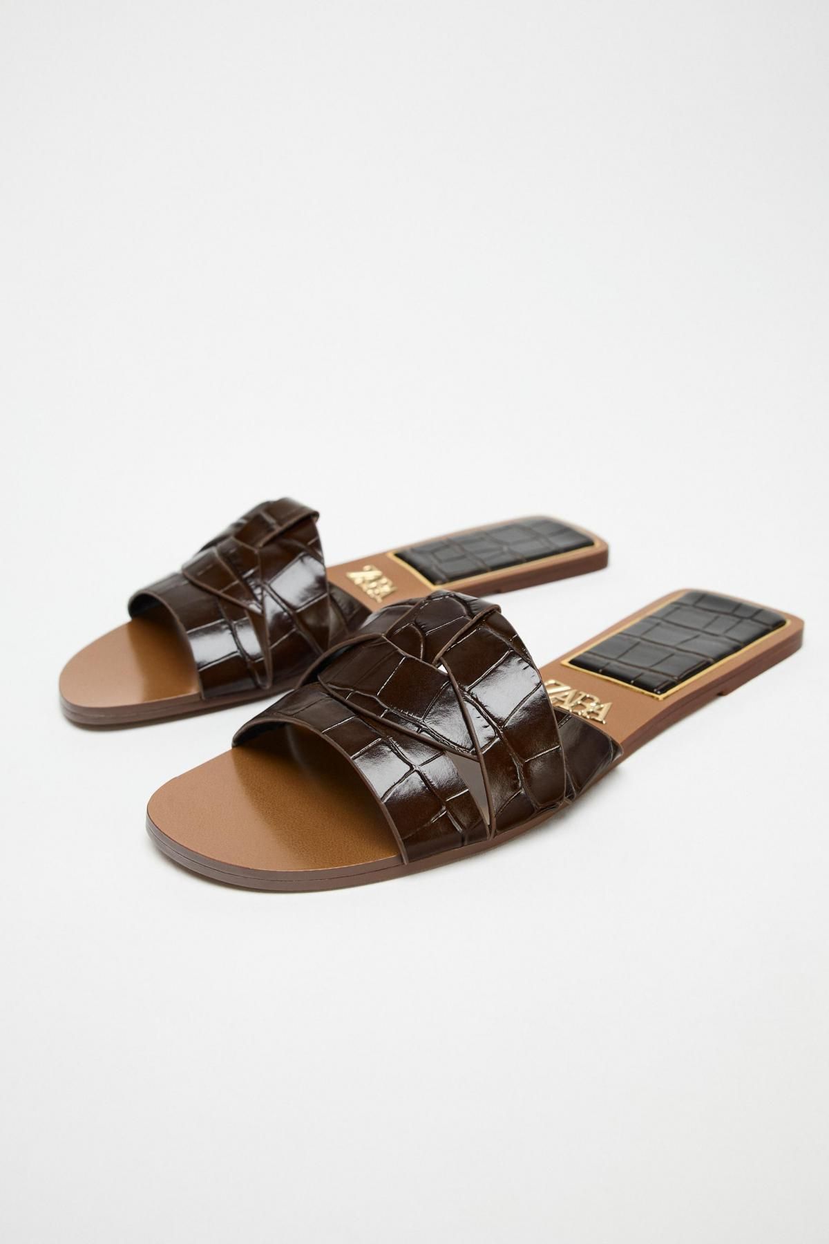 자라 플랫 엠보싱 레더 샌들 2612/510 CHOCOLATE BROWN - 상세 이미지 4