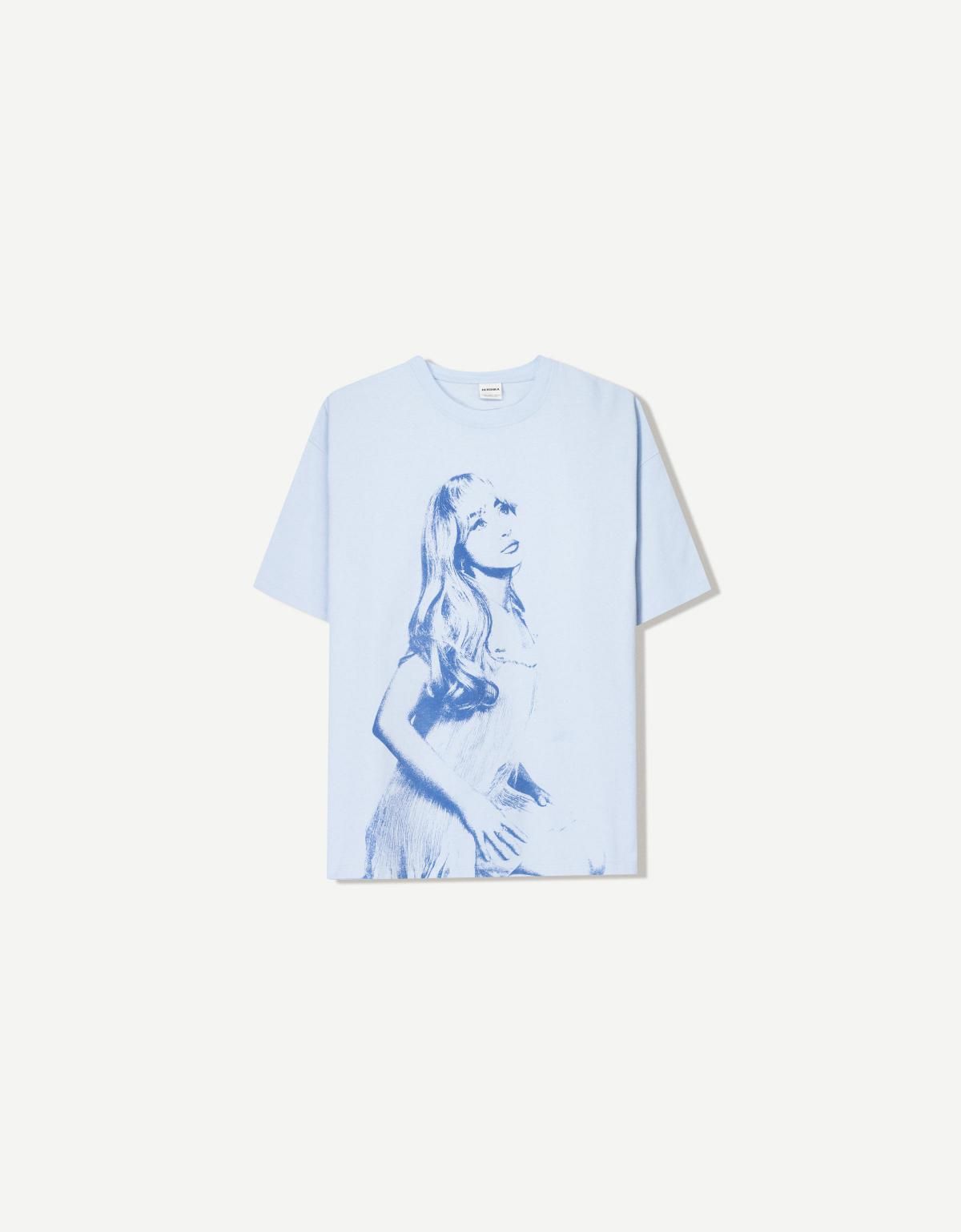 버쉬카 사브리나 카펜터 프린트 오버핏 반팔 티셔츠 2428/705 LIGHT BLUE - 상품 이미지