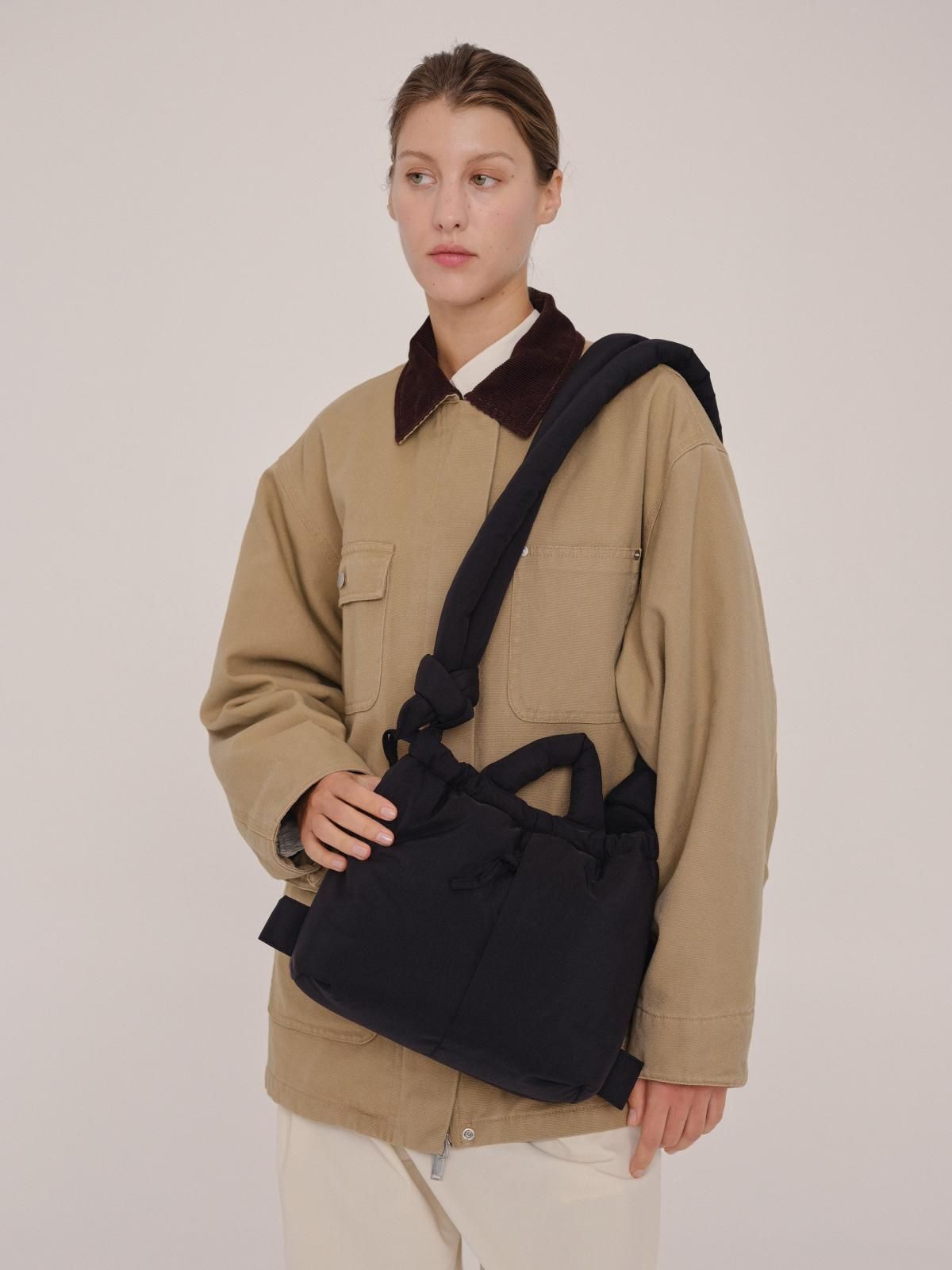 올랜드 소프트 패디드 미니멀 테크니컬 백팩 겸 크로스백 Compact Ona Soft Bag 53529334251855 BLACK - 상세 이미지 2