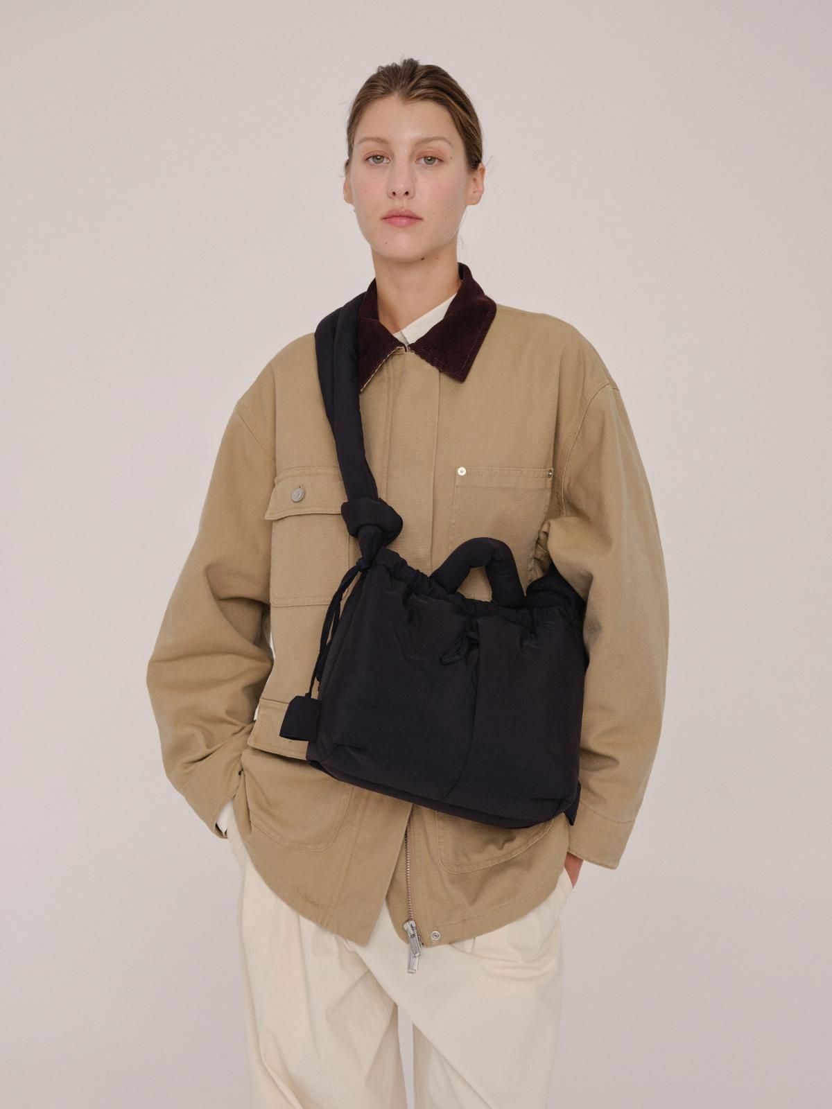 올랜드 소프트 패디드 미니멀 테크니컬 백팩 겸 크로스백 Compact Ona Soft Bag 53529334251855 BLACK - 상세 이미지 4