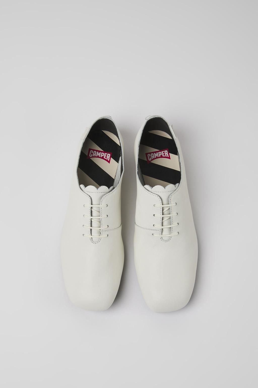 캠퍼 미니멀 화이트 레더 펌프스 로우 힐 Casi Myra K201484-001 WHITE - 상세 이미지 4