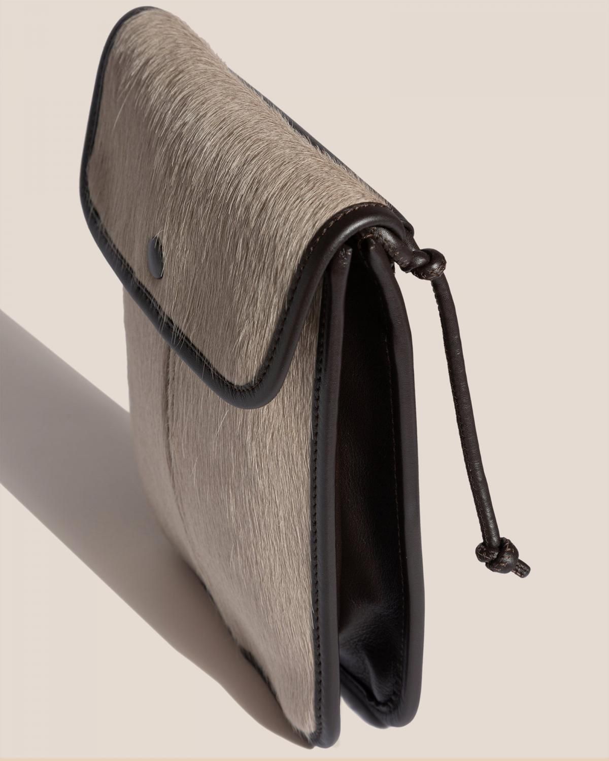 헤레우 테라 카프헤어 스퀘어 플랫 크로스백 7697084154072 TAUPE DARK BROWN - 상세 이미지 3