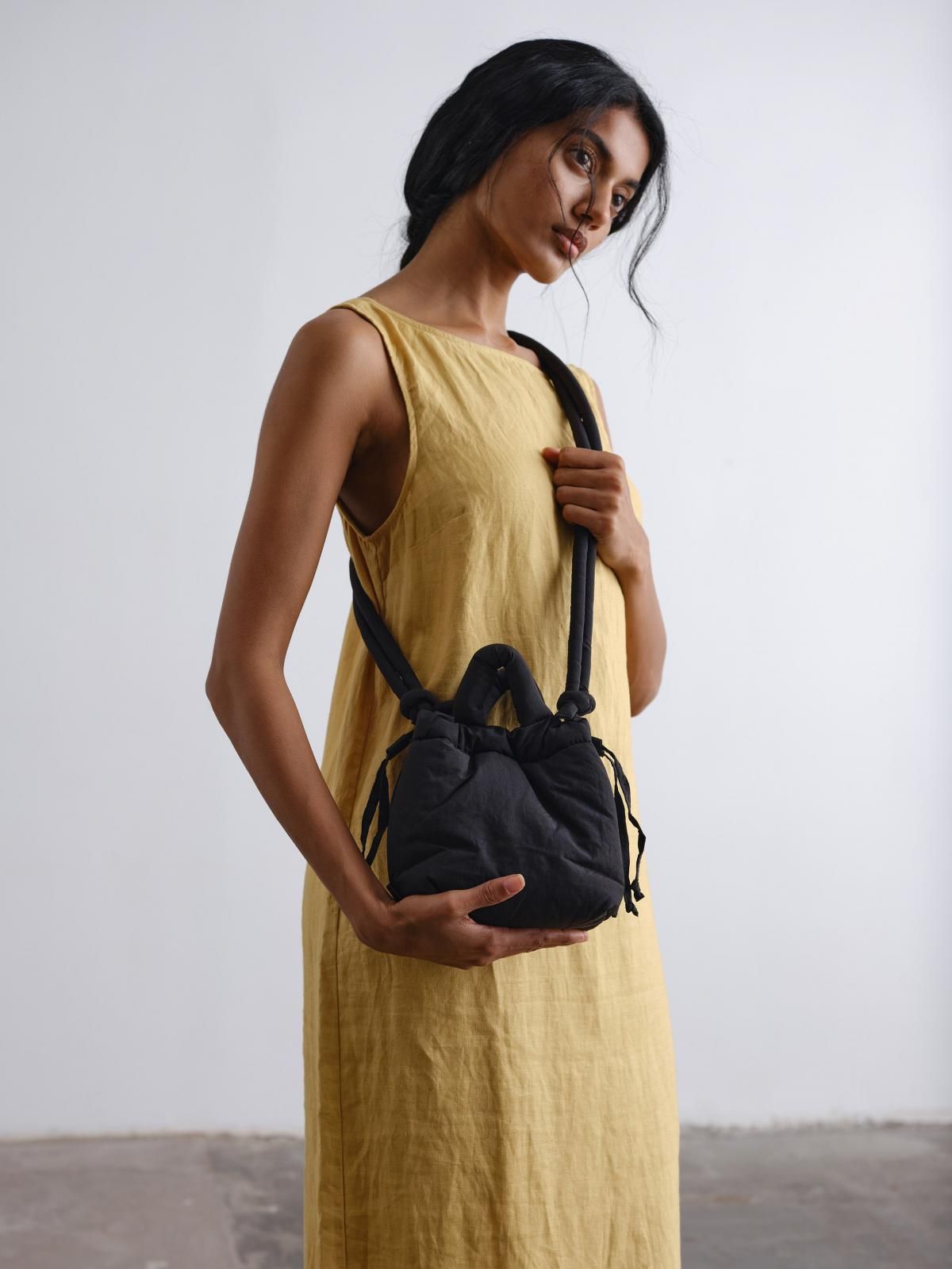 올랜드 미니멀 소프트 마이크로 버킷백 Micro Ona Soft Bag 48343176151375 BLACK - 상세 이미지 5
