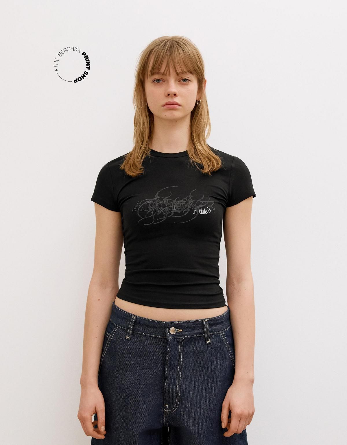 버쉬카 미니멀 프린트 크롭 반팔 티셔츠 2686/802 BLACK - 상품 이미지