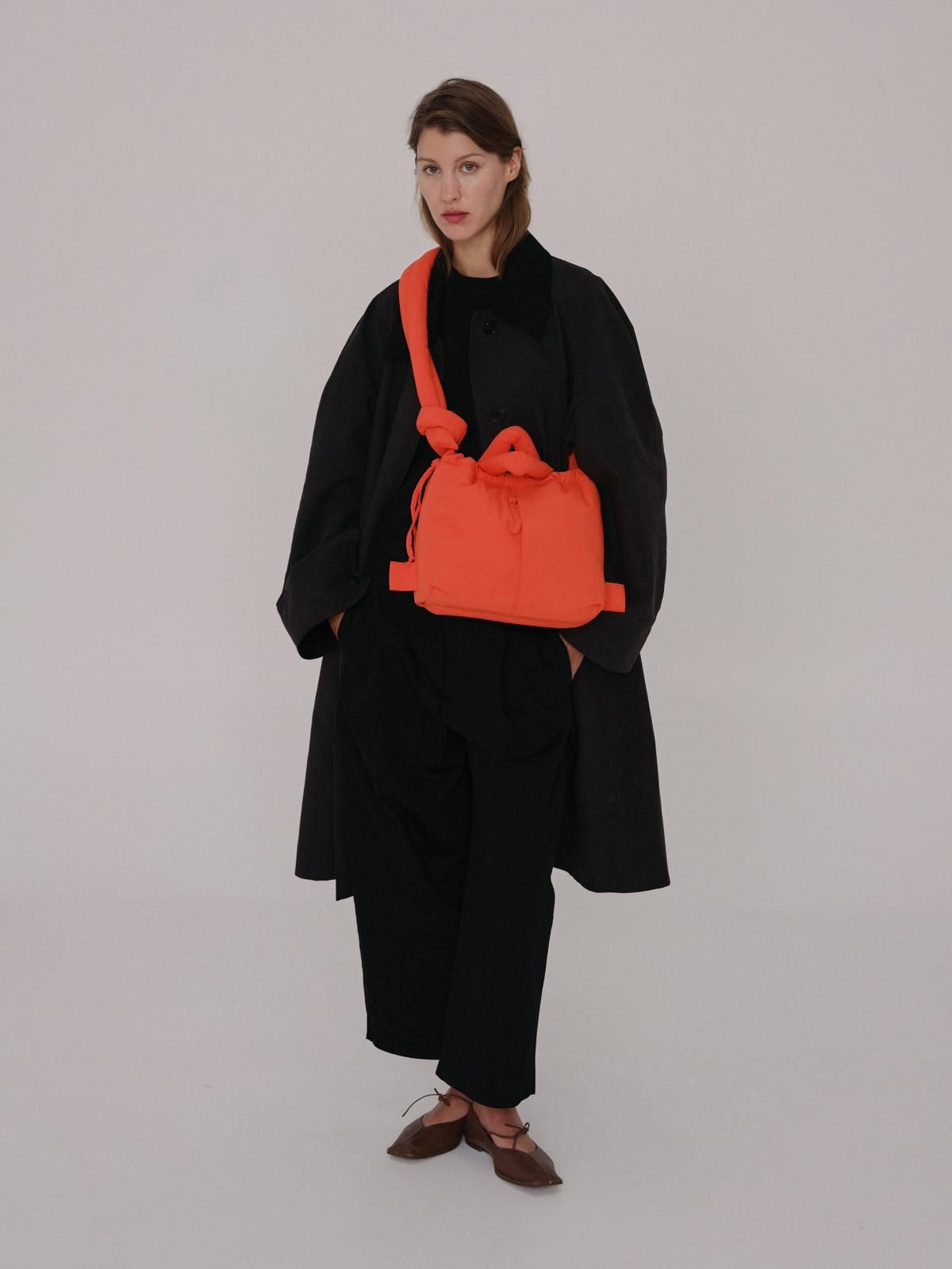 올랜드 라이트 패딩 소프트 컨버터블 백 Compact Ona Soft Bag 53529334219087 CORAL - 상세 이미지 2