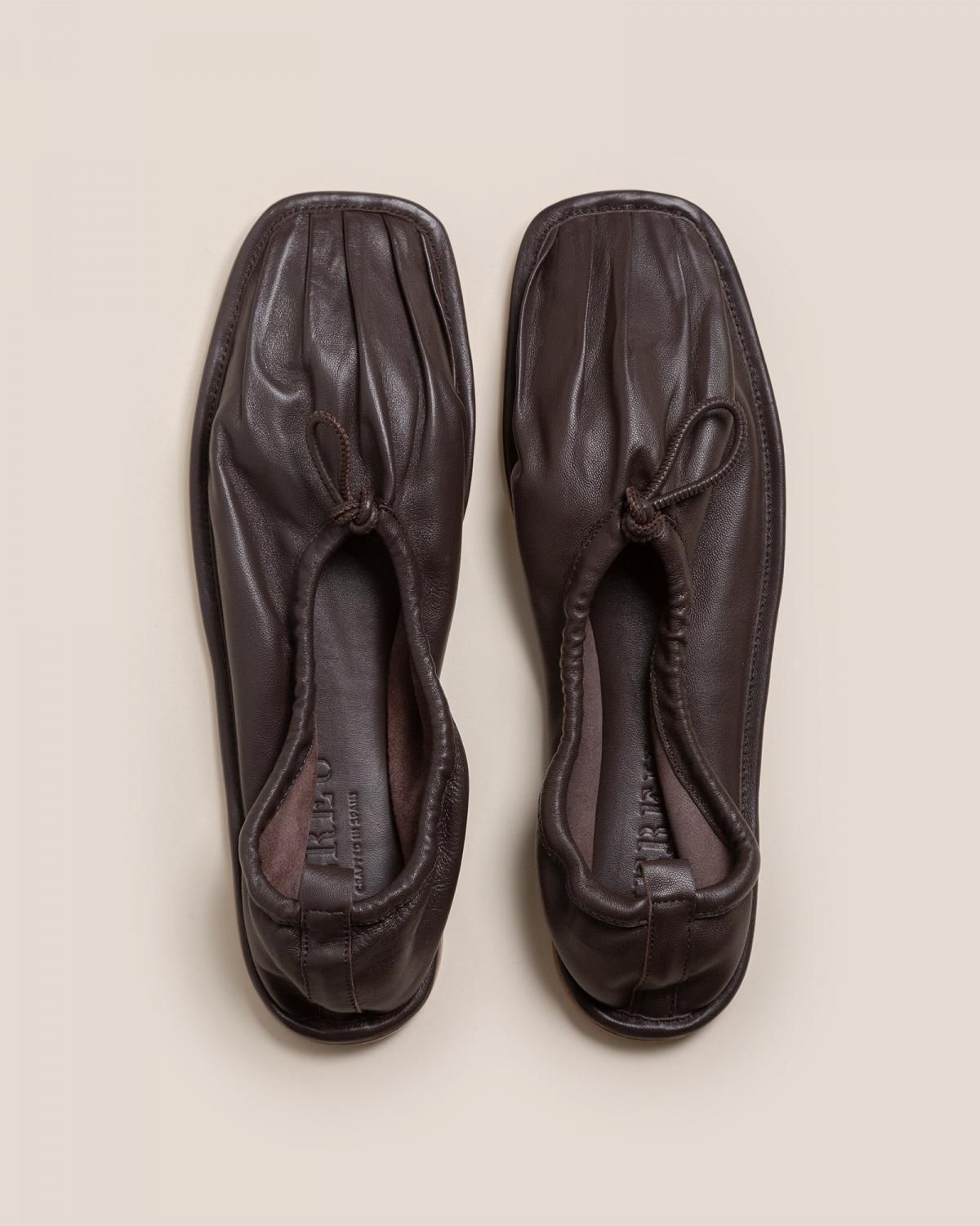 헤레우 푼테라 스퀘어 플리츠토 펌프스 7936299860184 DARK BROWN - 상세 이미지 3