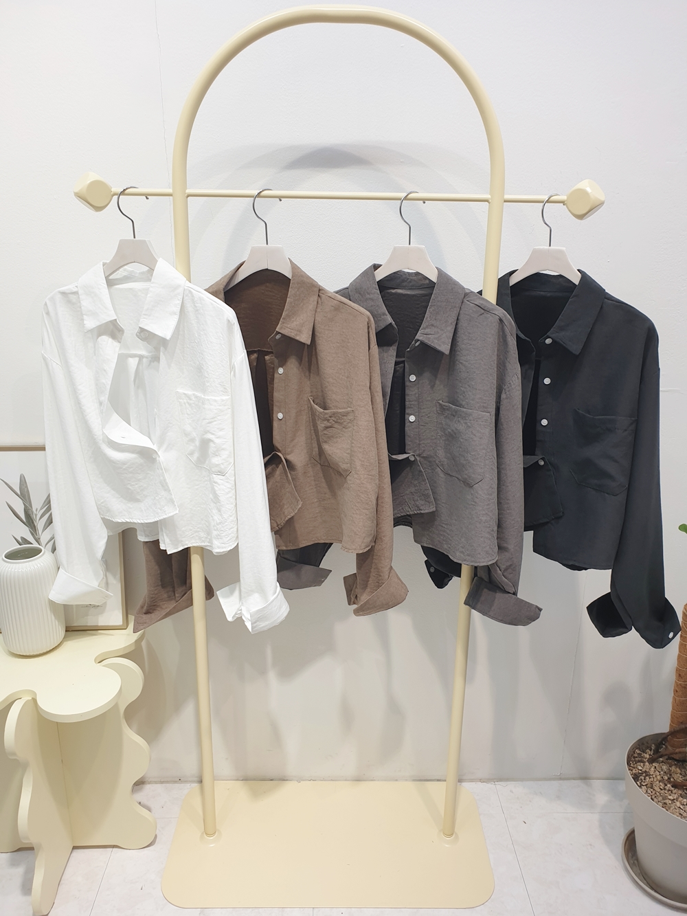 여성 스웨이드 루즈핏 크롭 셔츠 긴팔 남방 봄가을 데일리 오버핏 블라우스 - 메인 이미지