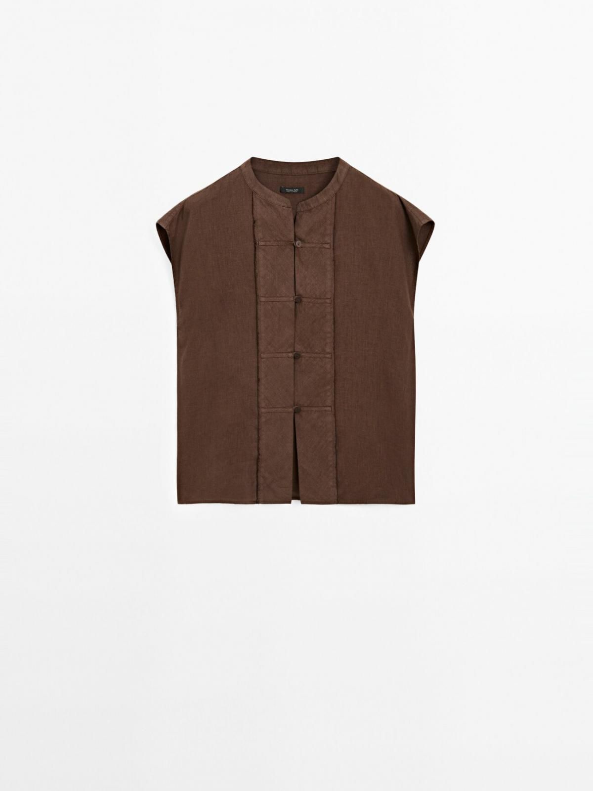 마시모두띠 스탠드카라 체스트 디테일 린넨 미니멀 베스트 5123/724 BROWN - 상품 이미지