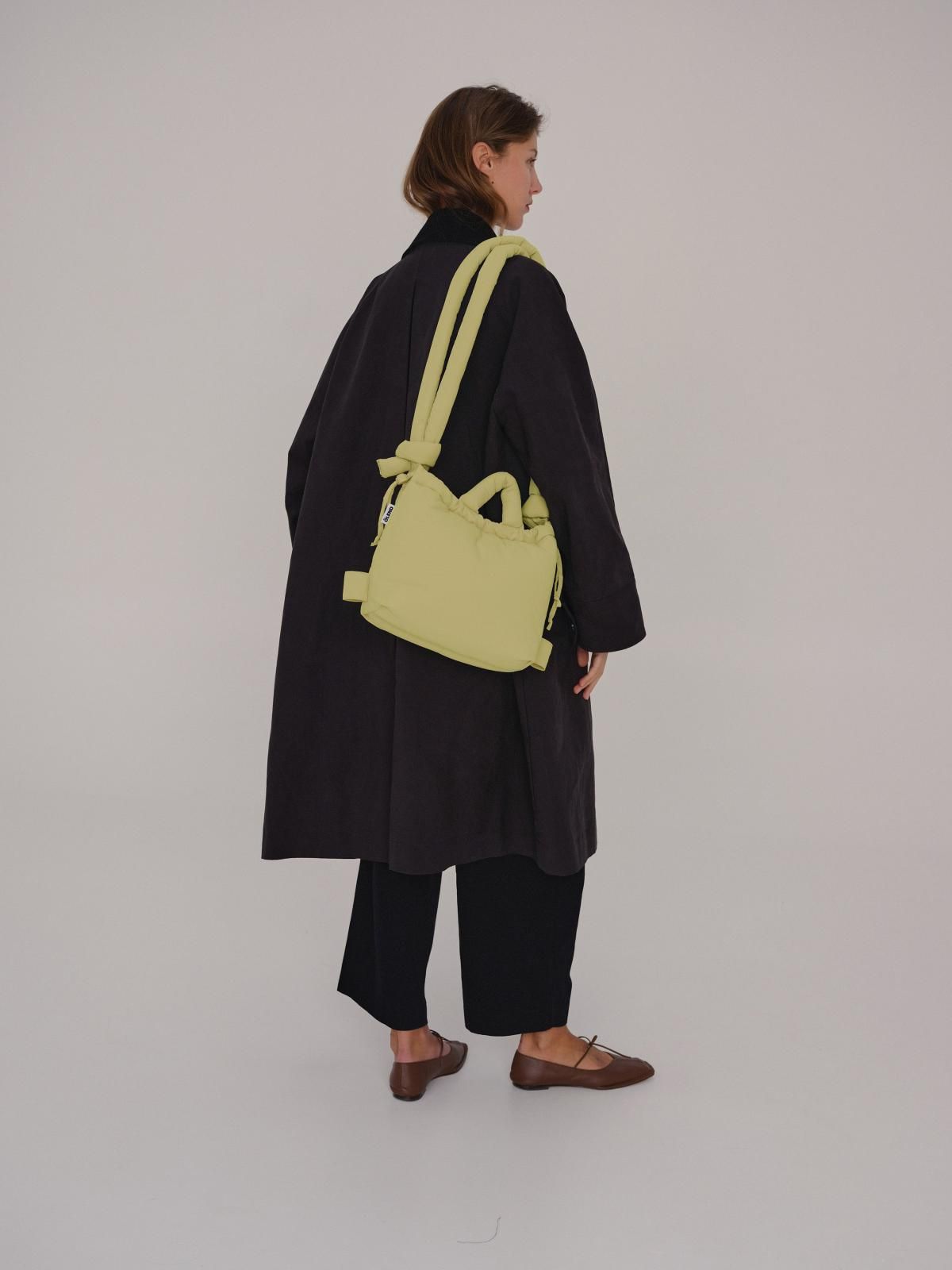 올랜드 소프트 패딩 미니멀 백팩 겸용 숄더백 Compact Ona Soft Bag 55077138235727 LIME - 상세 이미지 2