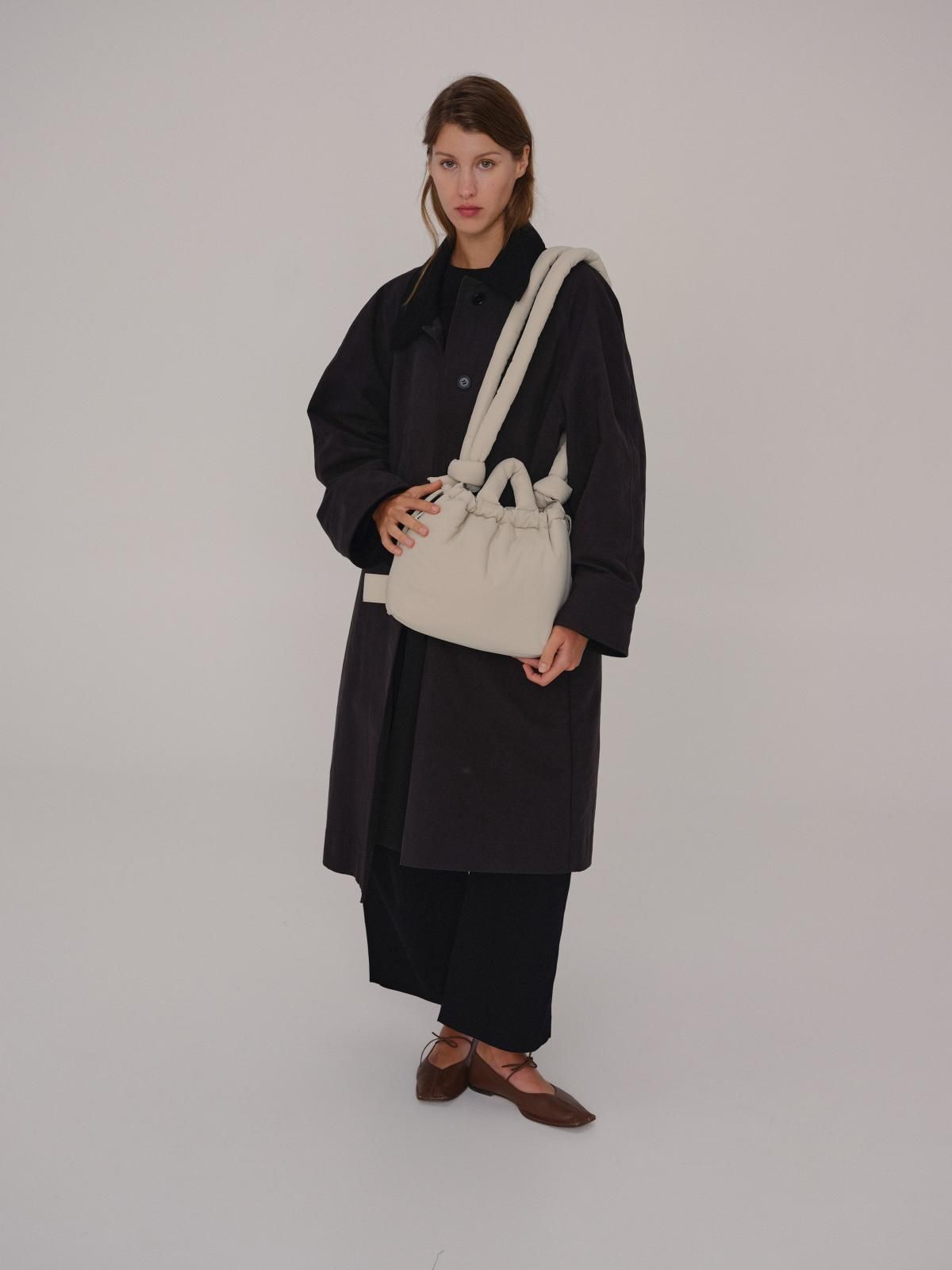 올랜드 미니멀 패디드 소프트 백팩 겸 크로스백 Compact Ona Soft Bag 53529334153551 SAND - 상세 이미지 3