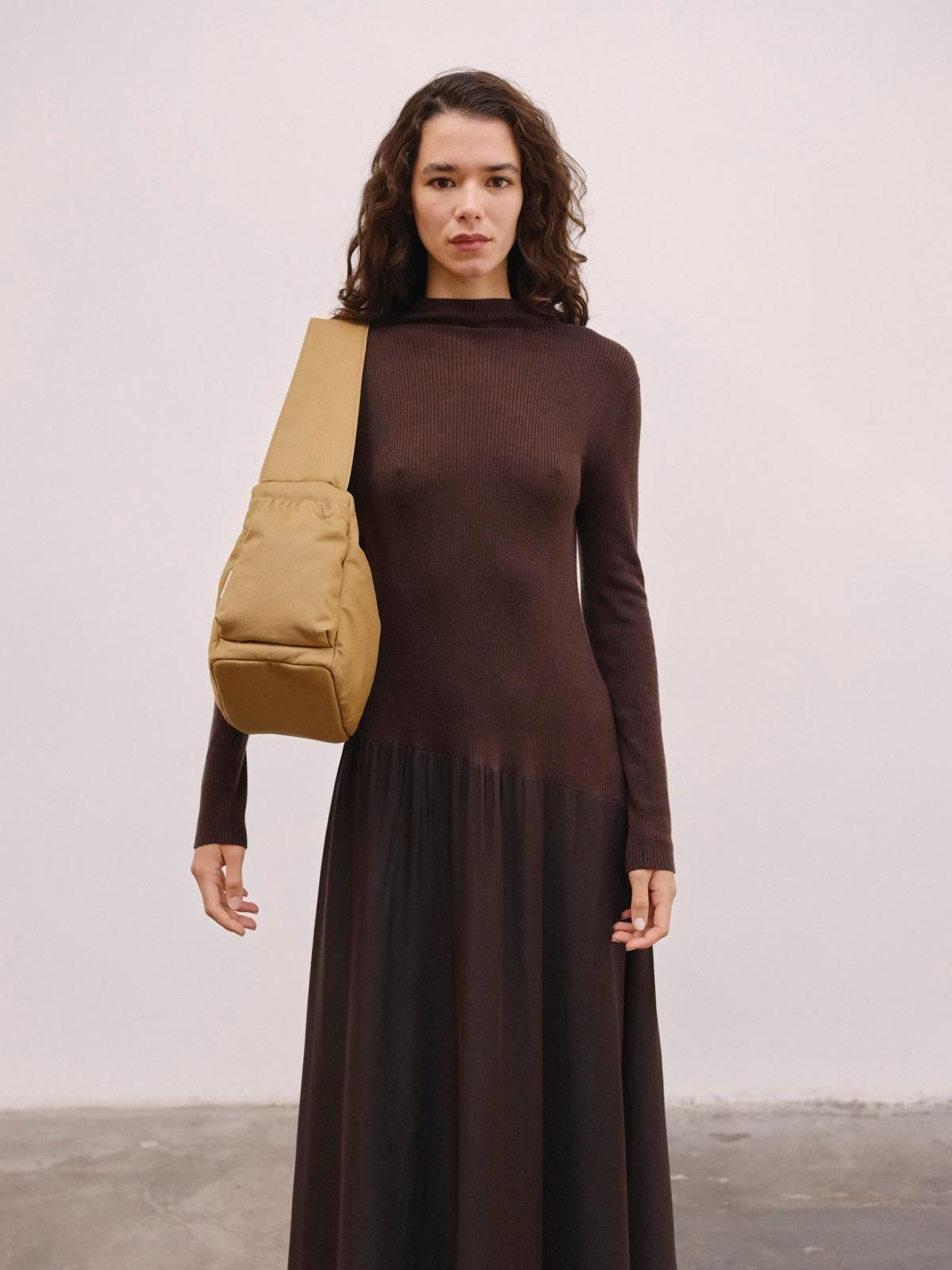 올랜드 미니멀 캔버스 소프트쉐입 호보백 Nil Bag 54475945771343 MUSTARD - 상세 이미지 5