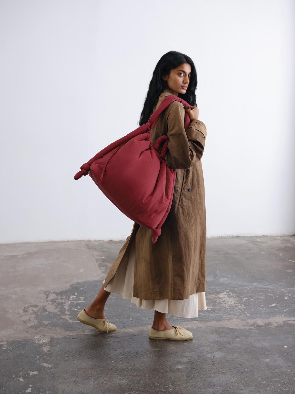 올랜드 빅사이즈 소프트 멀티웨이 숄더백 Large Ona Soft Bag 54713075269967 CHERRY RED - 상세 이미지 2