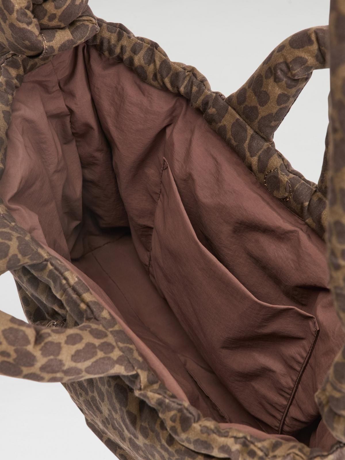 올랜드 레오파드 소프트 나일론 와이드 숄더백 Ona 54280672969039 LEOPARD - 상세 이미지 2