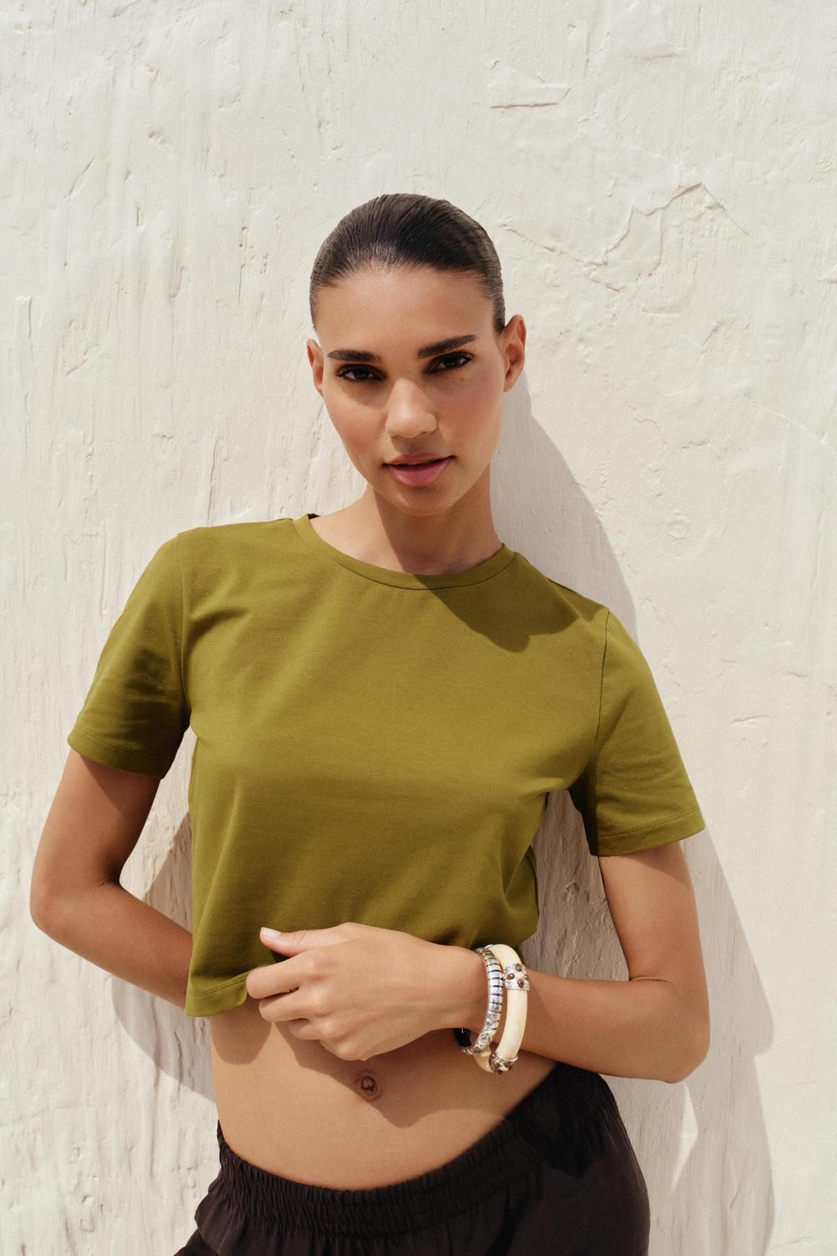 자라 크롭 스트레치 라운드넥 반팔 티셔츠 2335/299 OLIVE GREEN - 상세 이미지 3