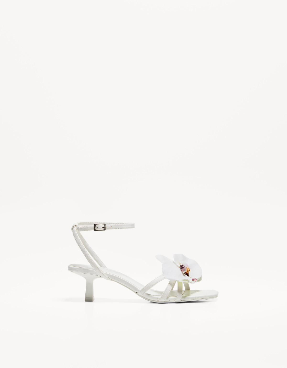 버쉬카 플로럴 디테일 키튼 힐 샌들 1759/560 WHITE - 메인 이미지