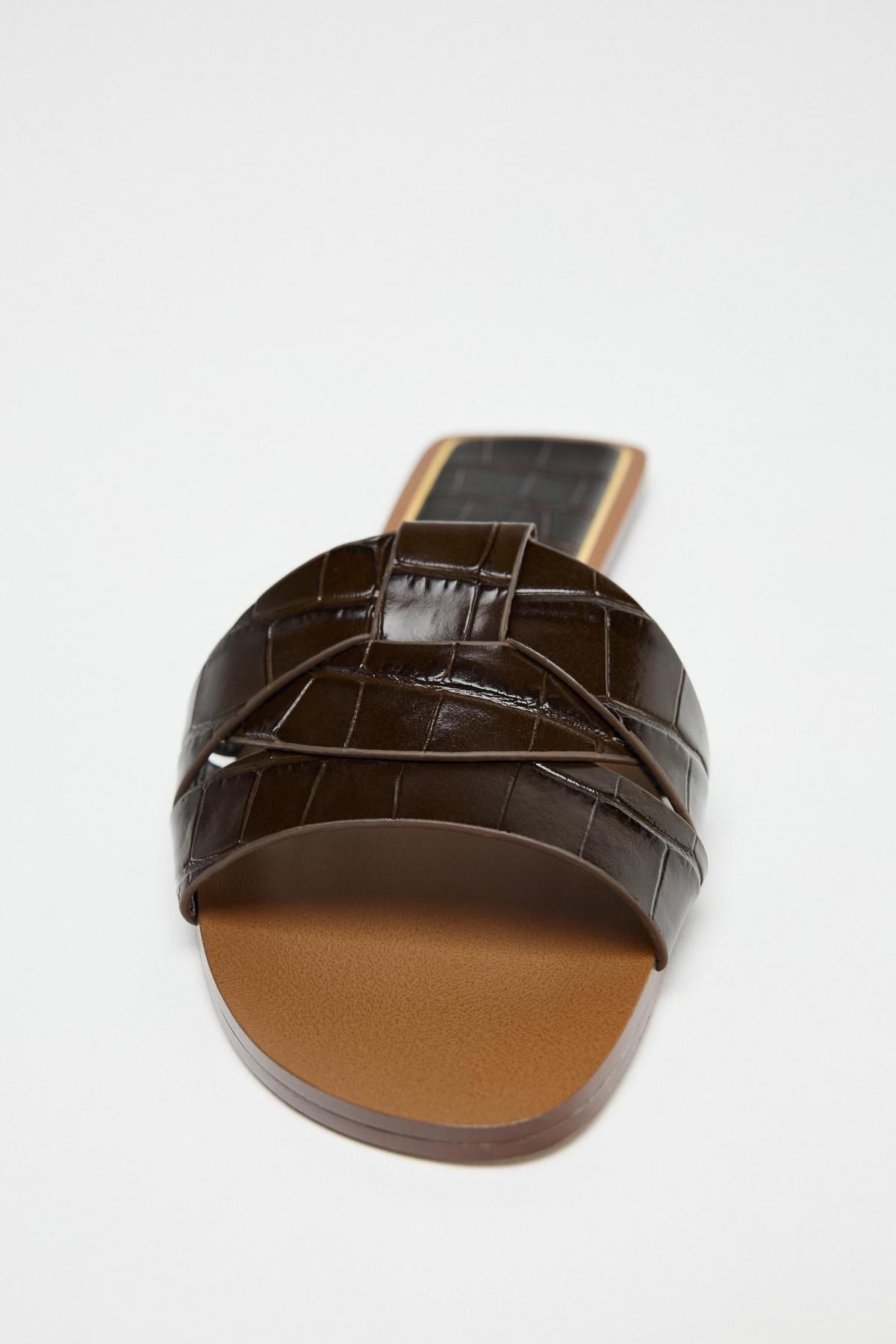 자라 플랫 엠보싱 레더 샌들 2612/510 CHOCOLATE BROWN - 상세 이미지 5