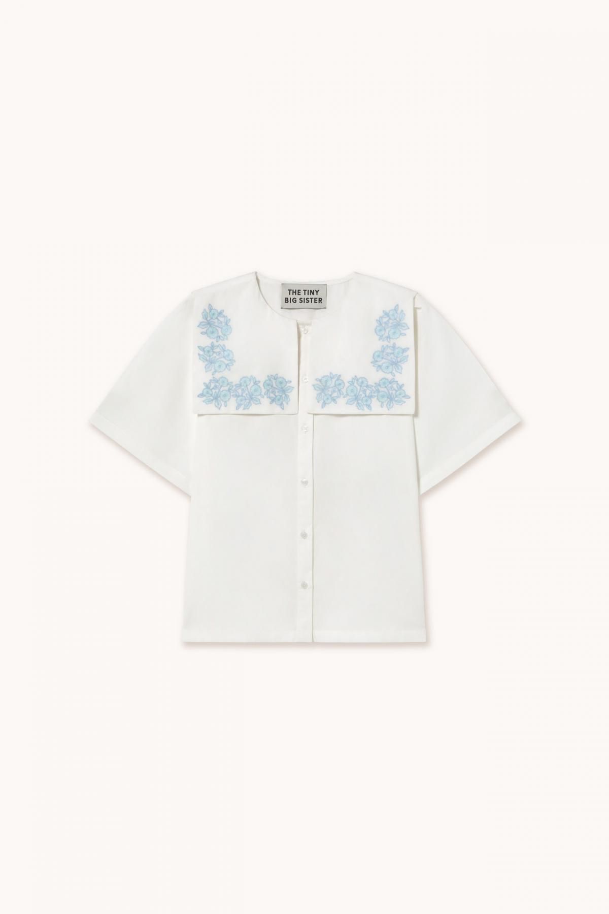 타이니코튼 플라워 자수 화이트 반팔 블라우스 SS25-620101 ONE COLOR - 상품 이미지