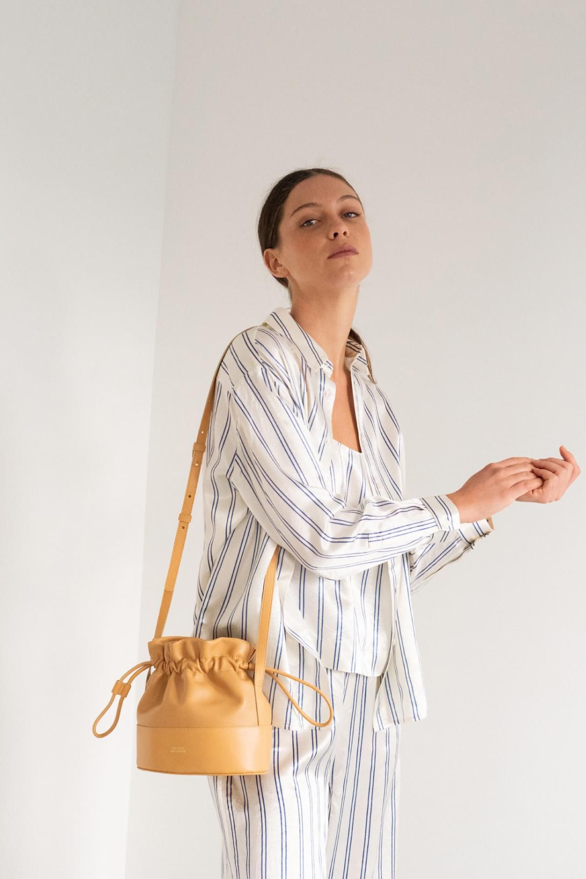 타이니코튼 코스티 가죽 베이직 버킷백 TTBS-050J20 ONE COLOR - 상세 이미지 5