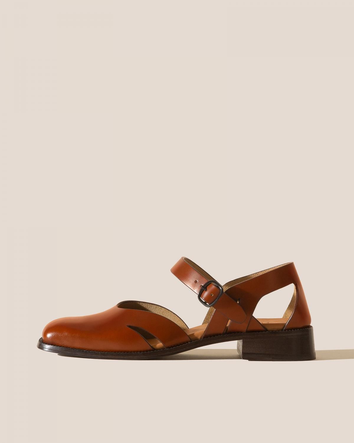 헤레우 알로르다 스퀘어 로우힐 메리제인 슈즈 8860058255692 TAN - 메인 이미지