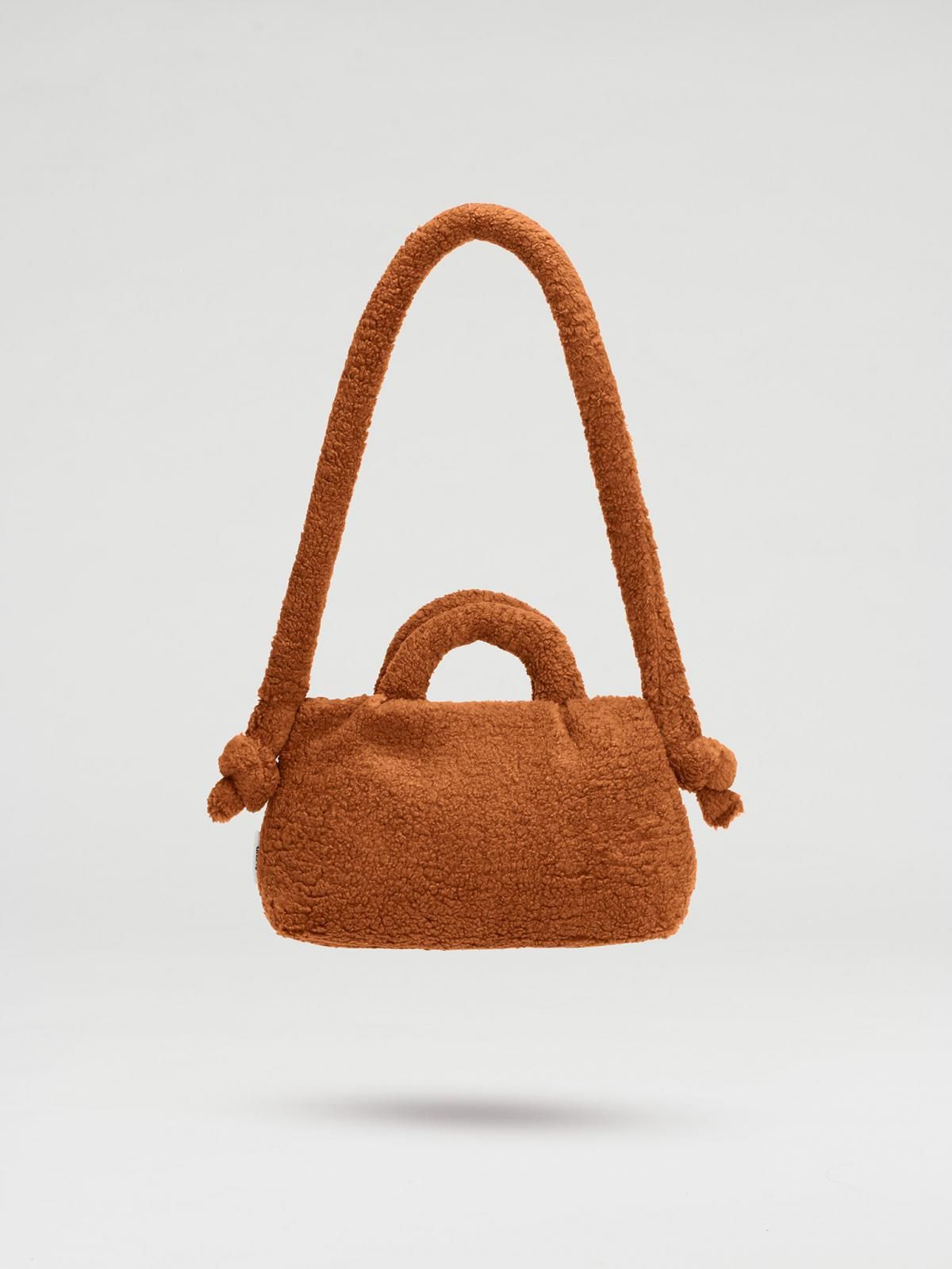 올랜드 퍼 미니 숄더백 MiniOna Sherpa Bag 47845601739087 CHOCOLATE - 메인 이미지