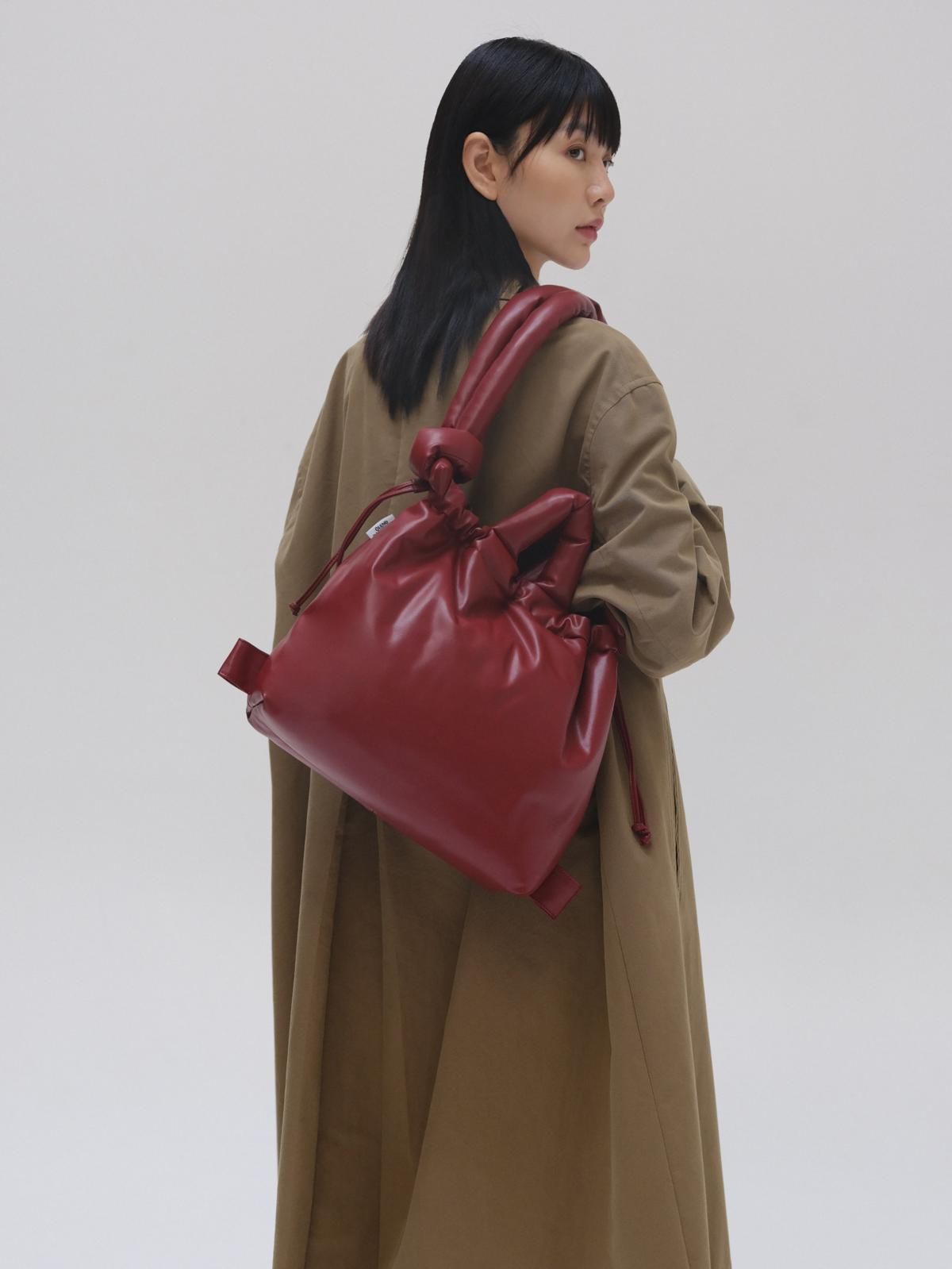 올랜드 베스트셀러 소프트 비건 레더 스트링 버킷백 Ona 49018784350543 CHERRY RED - 상세 이미지 4