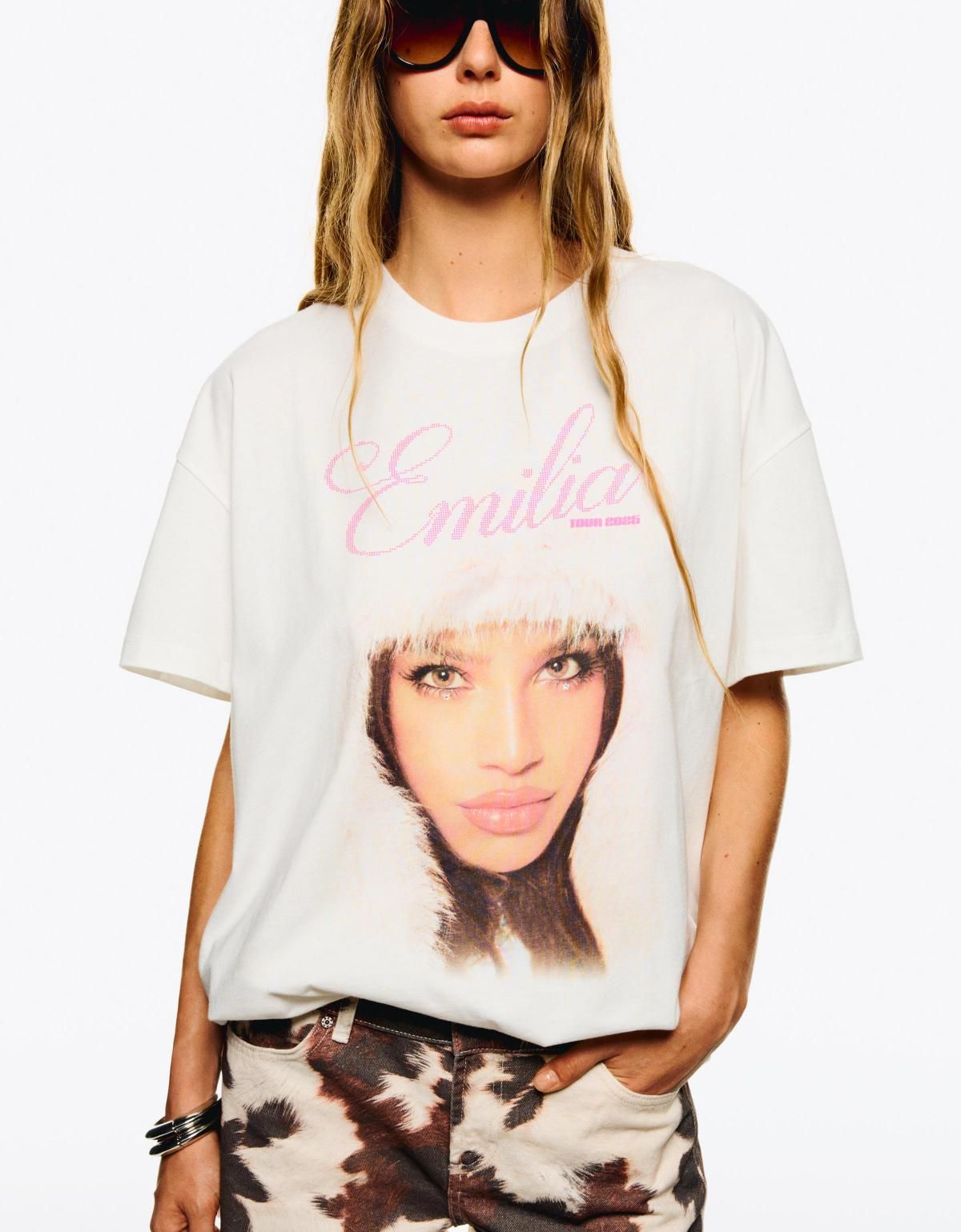 버쉬카 그래픽 프린트 오버핏 반팔 티셔츠 Emilia Strass short sleeve Tshirt 7574/777 OFF WHITE - 상세 이미지 2