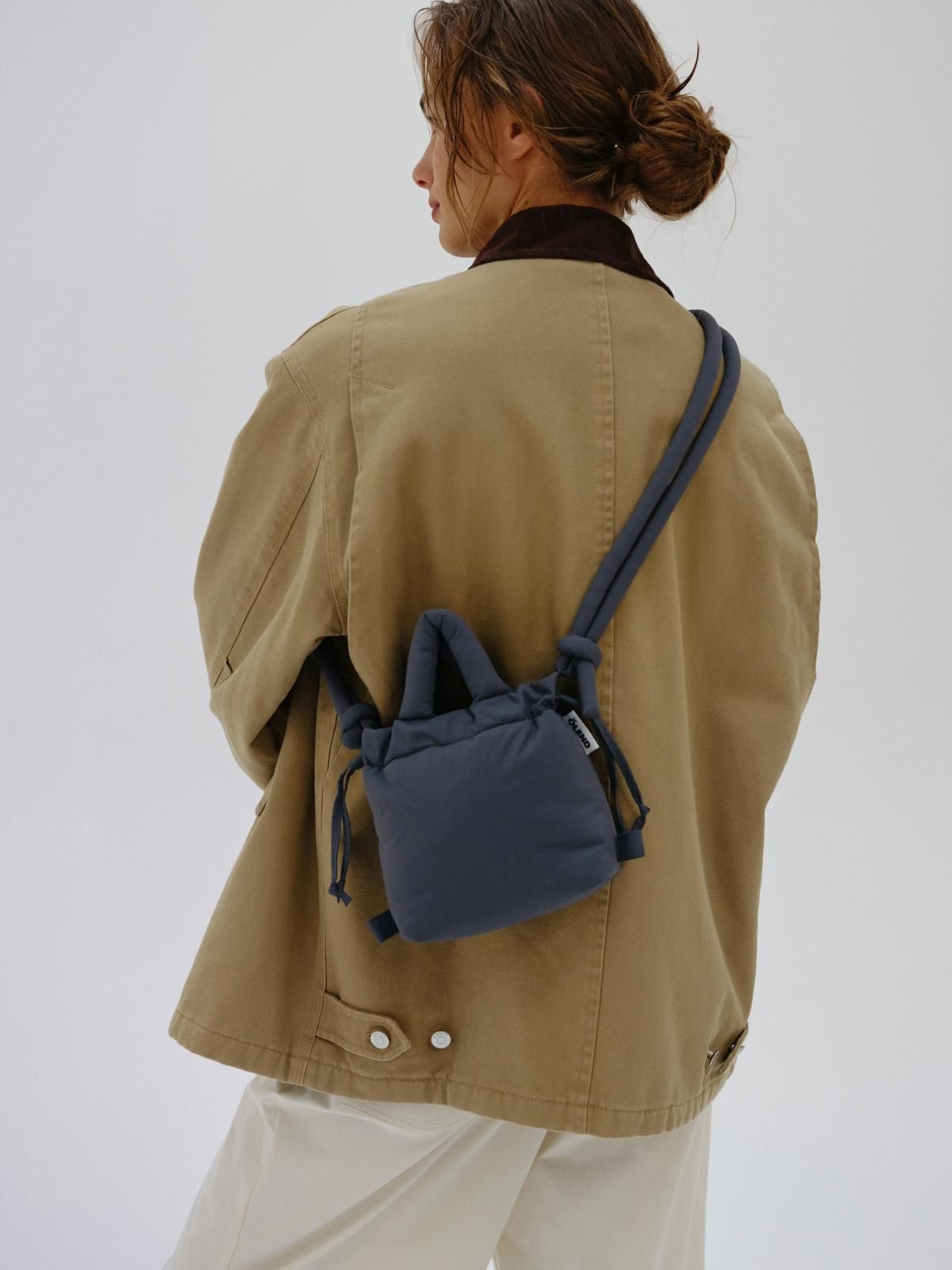 올랜드 미니멀 소프트 마이크로 크로스백 Micro Ona Soft Bag 49695854920015 COAL - 상세 이미지 3