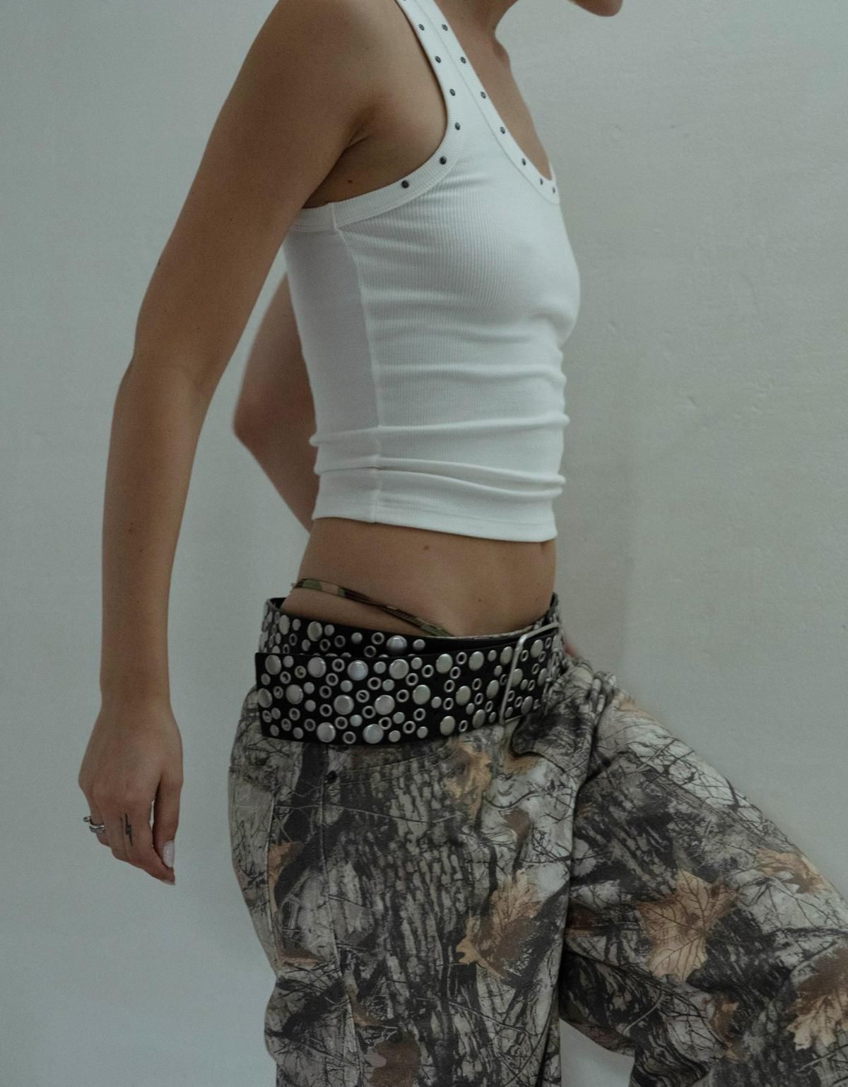 버쉬카 스터드 슬리브리스 민소매 티셔츠 7544/071 OFF WHITE - 상세 이미지 4