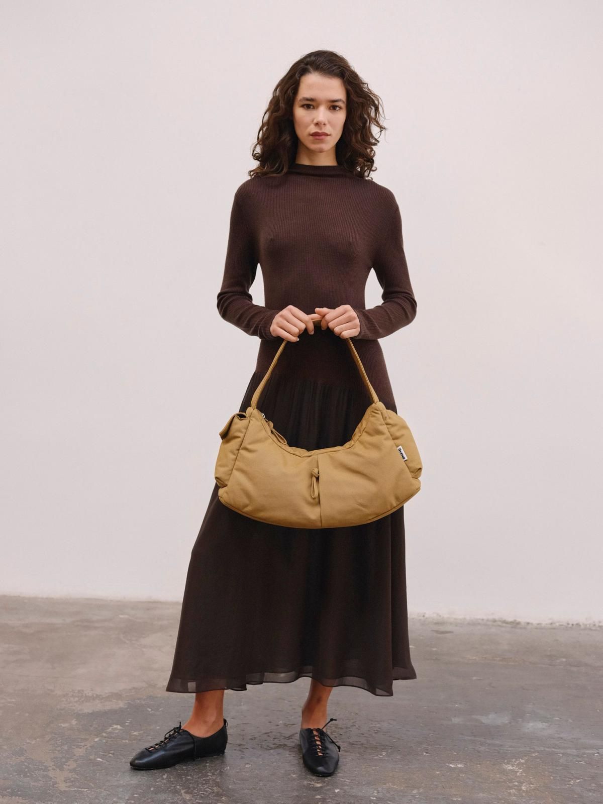 올랜드 미니멀 캔버스 소프트쉐입 호보백 Nil Bag 54475945771343 MUSTARD - 상세 이미지 4