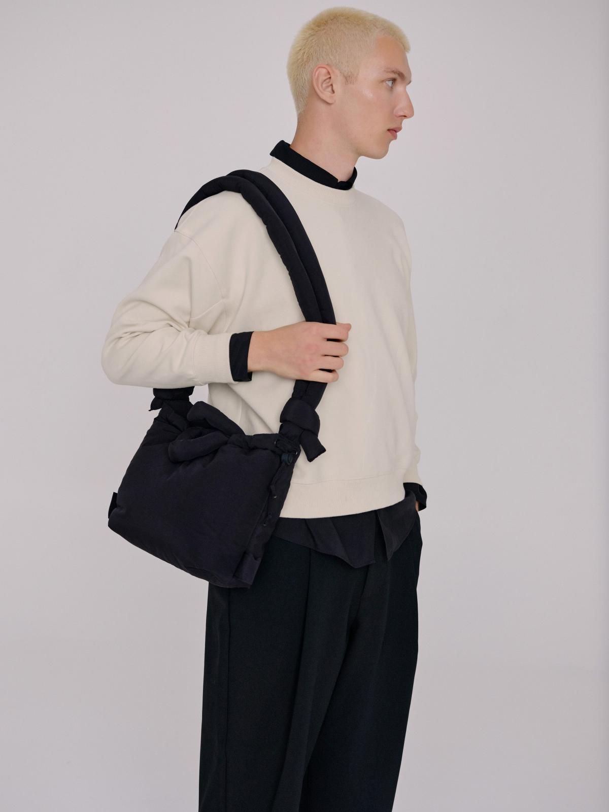 올랜드 소프트 패디드 미니멀 테크니컬 백팩 겸 크로스백 Compact Ona Soft Bag 53529334251855 BLACK - 상세 이미지 3