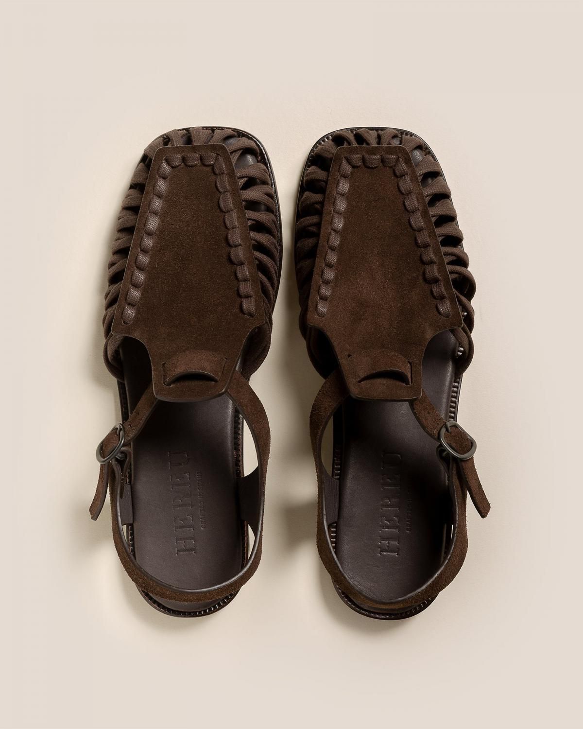 헤레우 ALARO 스웨이드 스퀘어토 T바 샌들 9242880049484 DARK BROWN - 상세 이미지 2