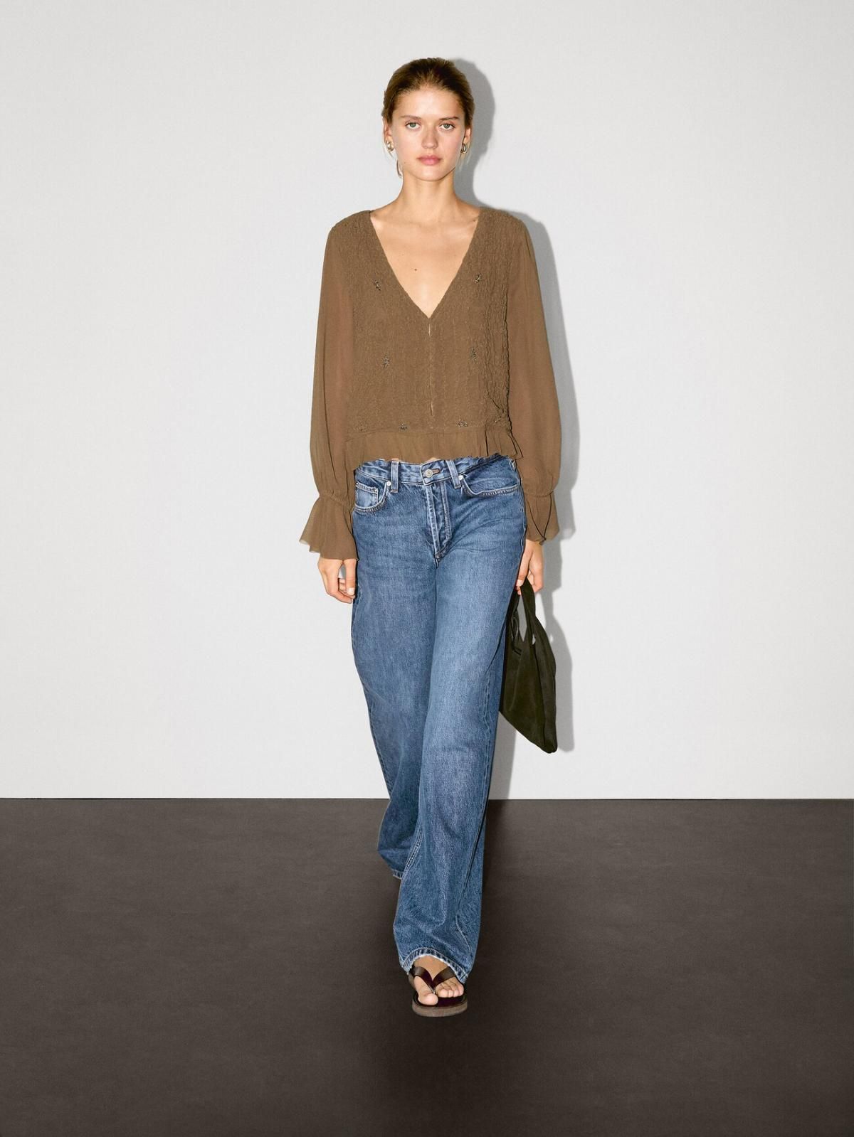 마시모두띠 러플 브이넥 텍스쳐드 시스루 블라우스 5154/972 PALE KHAKI - 상세 이미지 2