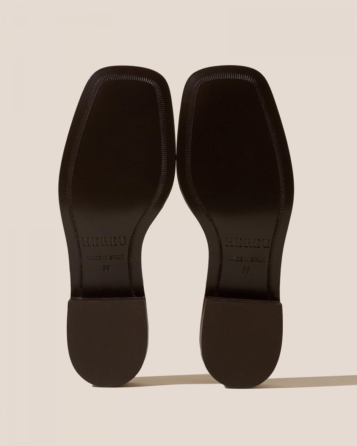 헤레우 ALARO 스퀘어토 T바 스트랩 샌들 8814062862668 DARK BROWN - 상세 이미지 4