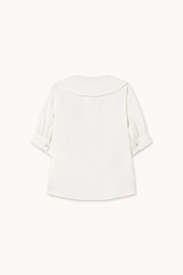 타이니코튼 미니멀 버튼 포인트 화이트 블라우스 SS25-619101 ONE COLOR - 상세 이미지 2