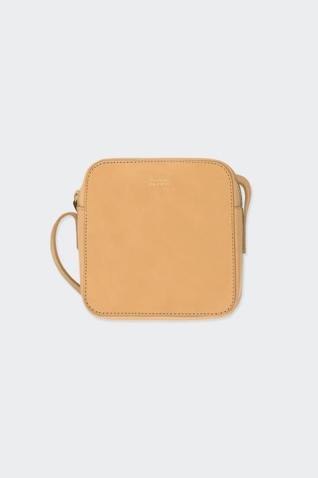 타이니코튼 미니멀 스퀘어 레더 크로스백 Bolso Cuadrado Piel Vini TTBS-027J20 ALMOND - 메인 이미지
