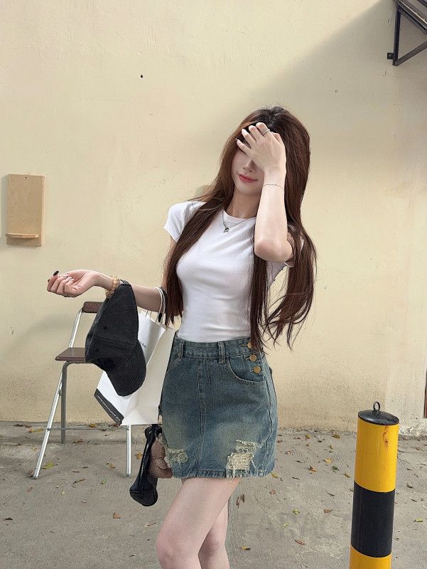 여성 데님 미니청치마 여름 패션 스타일리시한 A라인 스커트 편안한 착용감 데일리 코디 활용도 높은 캐주얼한 디자인 - 상세 이미지 4
