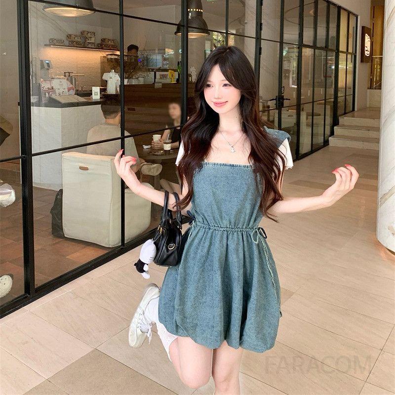 여름 여성 데님 오버롤 미니원피스 캐주얼한 스타일 민소매 디자인 편안한 착용감 데일리룩 청원피스 시원한 소재 활용도 높은 외출 패션 - 메인 이미지
