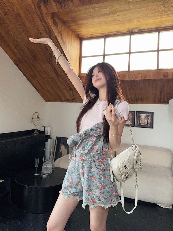 여성 플라워 패턴 데님 멜빵 숏팬츠 꽃무늬 캐주얼 루즈핏 편안한 데일리룩 일상복 멜빵바지 반바지 코디룩 봄 여름 - 상세 이미지 3