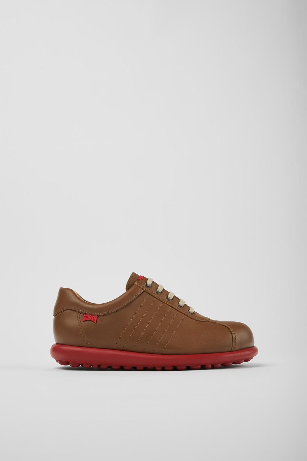 캠퍼 아이코닉 브라운 레더 로우탑 스니커즈 Pelotas 27205-284 BROWN - 메인 이미지