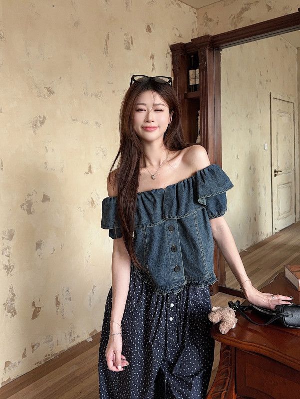 여성 데님 오프숄더 셔링 퍼프 반팔 크롭 블라우스 버튼 캐주얼 루즈핏 데일리 상의 봄 여름 - 상세 이미지 4