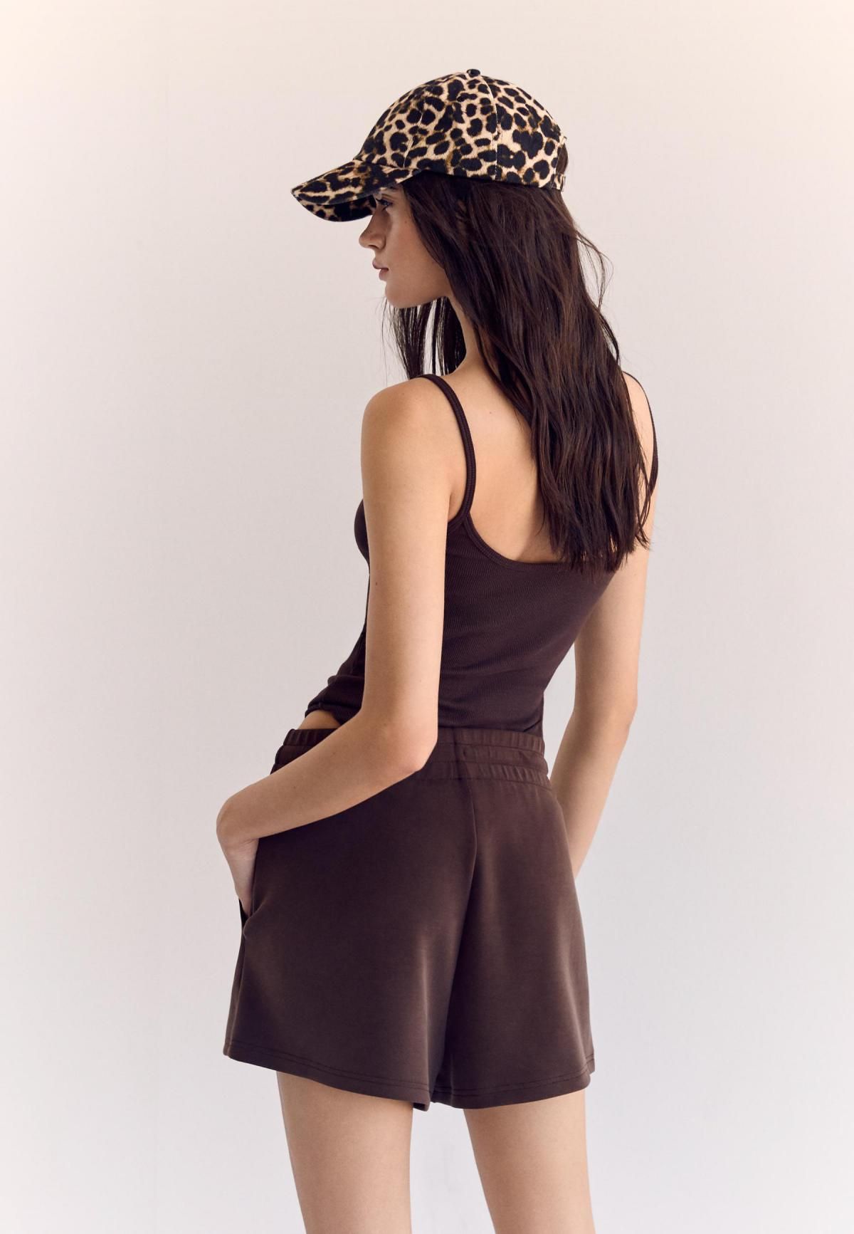 스트라디바리우스 소프트터치 미드라이즈 웨이스트 스트링 심플 반바지 8650/313 BROWN - 상세 이미지 2