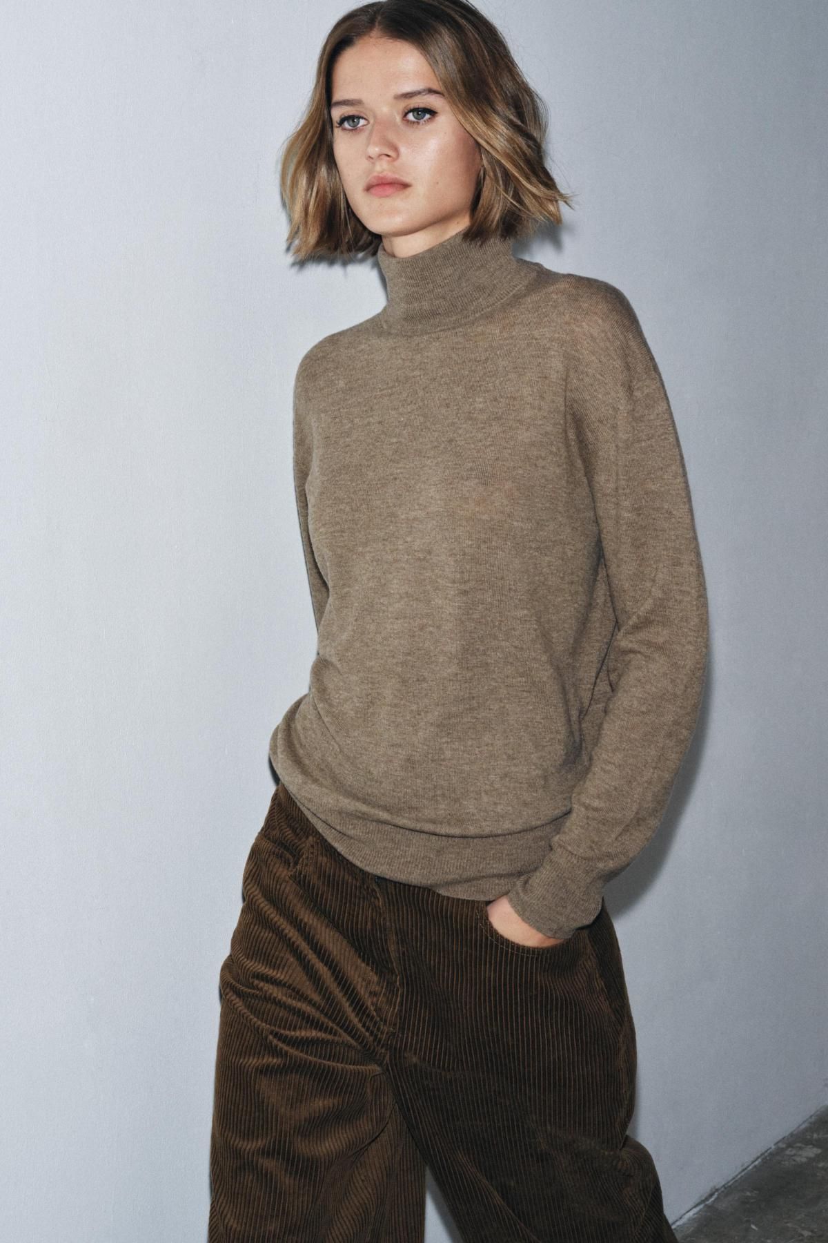 자라 프리미엄 울 하이넥 소프트 니트 스웨터 9598/107 BROWN / TAUPE - 상세 이미지 2