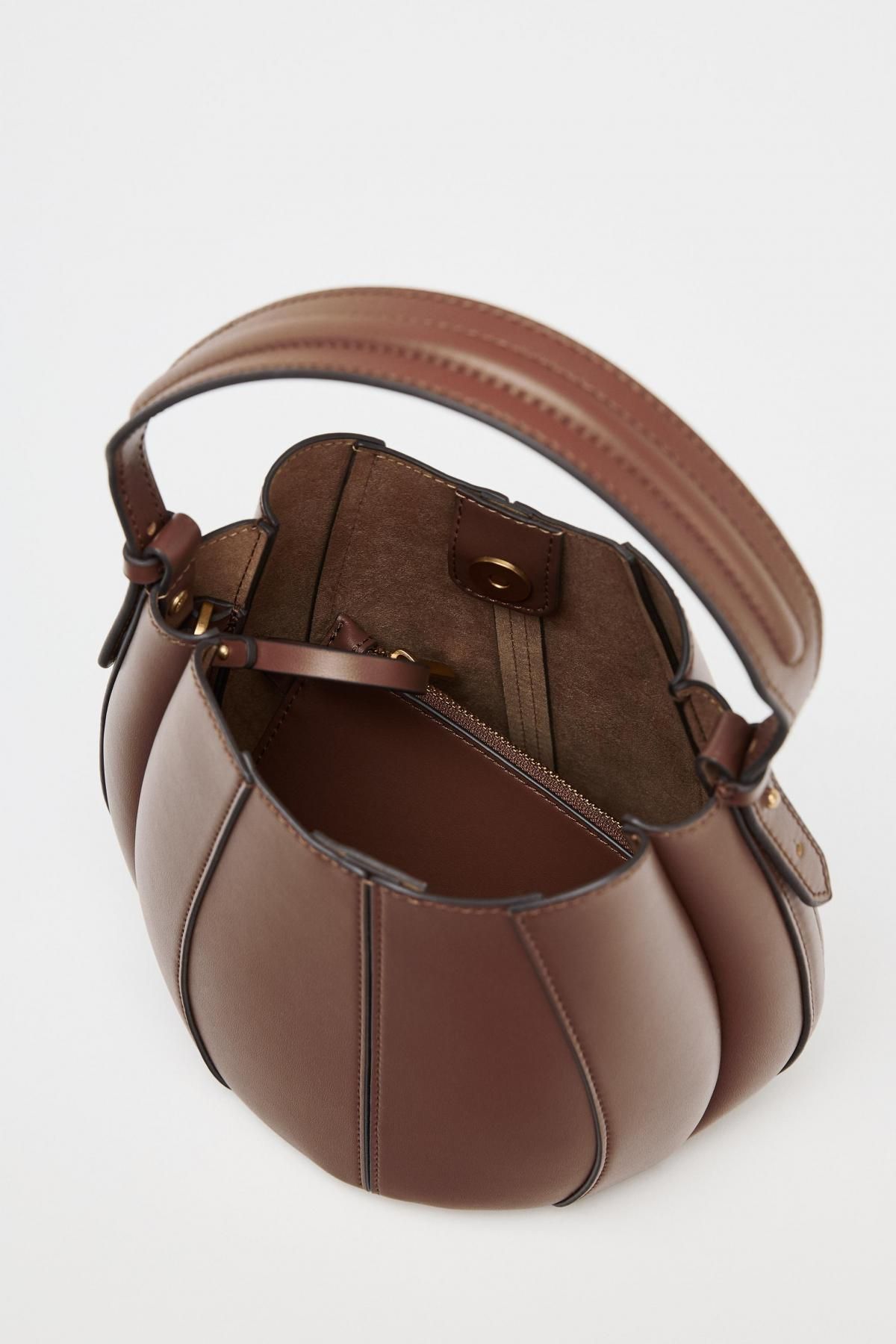 자라 미니멀 스티치 베이직 버킷백 6201/610 DARK TAN - 상세 이미지 4