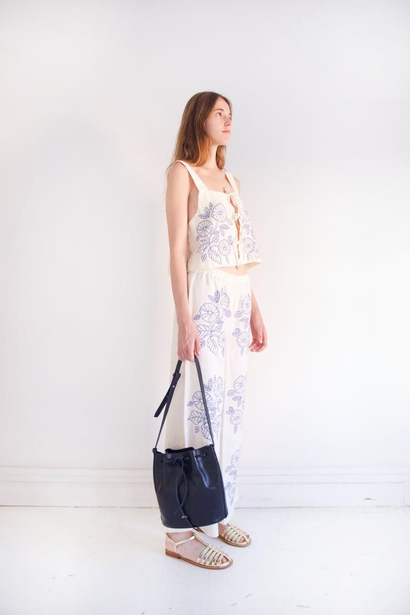 타이니코튼 자수 크롭 민소매 탑 SS25-663103 ONE COLOR - 상세 이미지 4