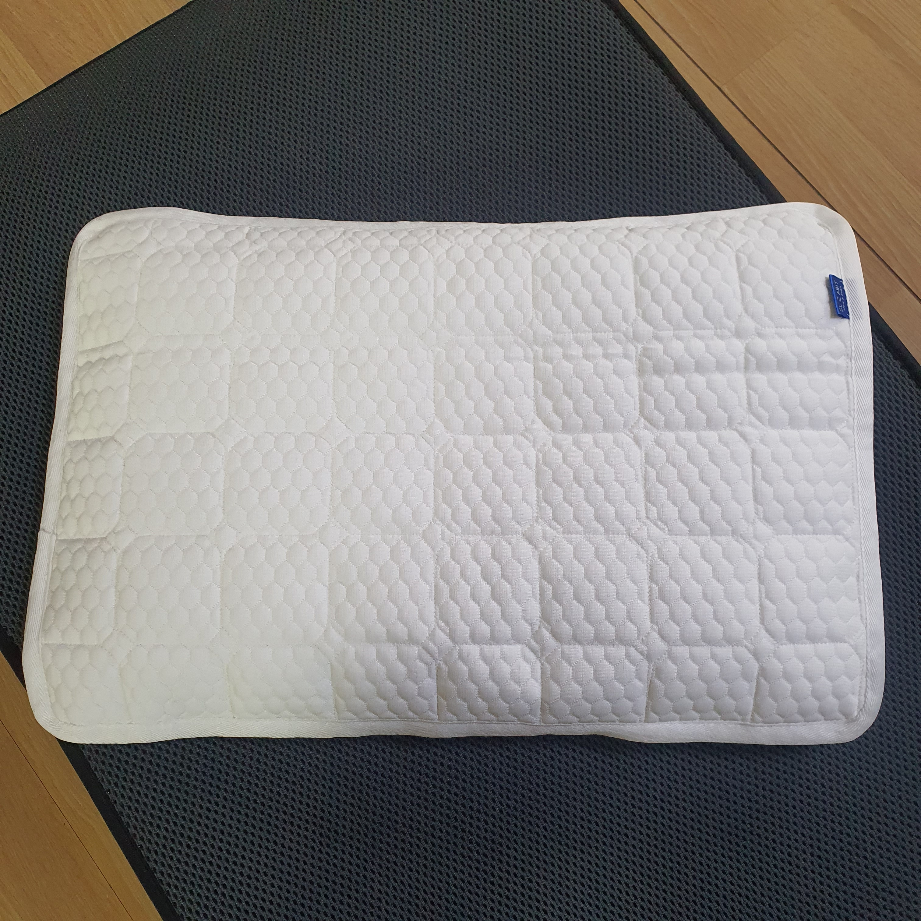 슬래빗 시원한 낮은 목주름 수면베개 두피열 높이조절 통풍 빨아쓰는 경추목베개