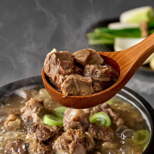 퇴근밥상 뼈없는 순살 소 갈비탕 1팩 몸보신 간편조리 보양식 600g - 상품 이미지