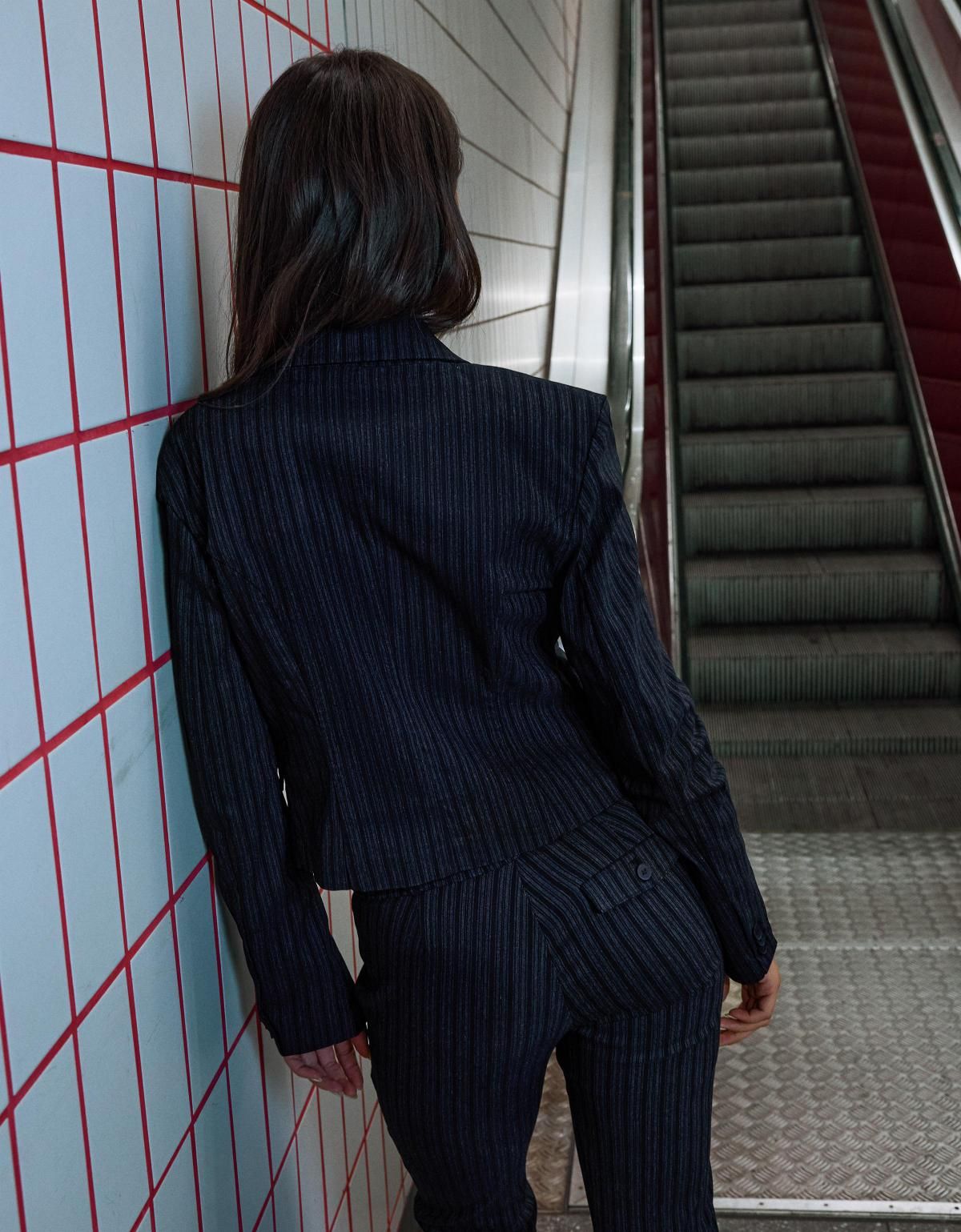 버쉬카 클래식 스트라이프 크롭 테일러드 재킷 6542/710 GREY - 상세 이미지 3
